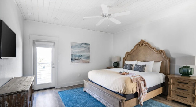 Коттедж Lyle by Avantstay Chic Beach House w/ Pool & Hot Tub Walking Distance to Ocean