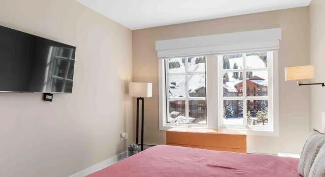 Passage Point 405 3 Bedroom Condo by RedAwning