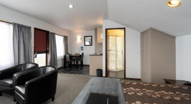 Студия Deluxe Centennial Court Hotel