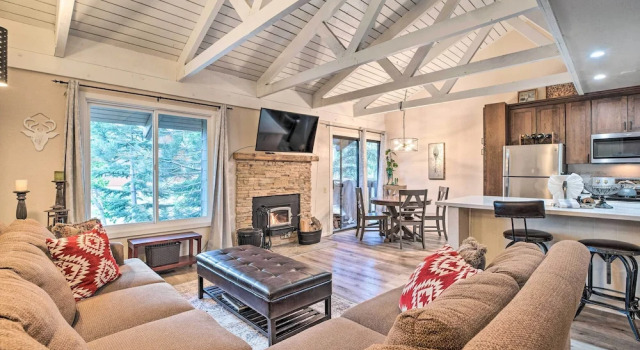 Апартаменты Elegant Mountain-view Condo < 1 Mi to Lifts!