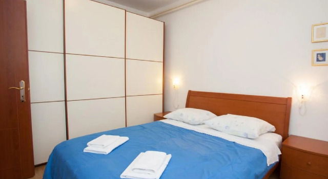 Apartments & Rooms Dekanic, Prenota Appartamento Hotel a Isole Quarnerine con parcheggio, Parcheggio