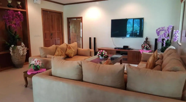Saifon Villas 5 Bedroom Pool Villa - Whole villa priced by bedrooms occupied, Забронировать Вилла Отели Южного Таиланда с парковкой, Парковка