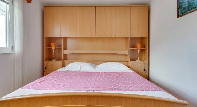 Apartment Lucija near Trogir, Buchen Sie Ferienwohnung Hotels in Gespanschaft Split-Dalmatien mit Pool, Schwimmbad