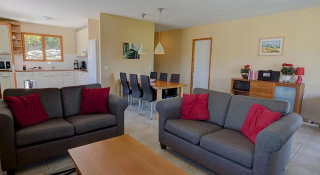 Villa Near Carcassonne With Heated Pool, Rezerwuj Willa Domki letniskowe w Felines-Minervois, Domek
