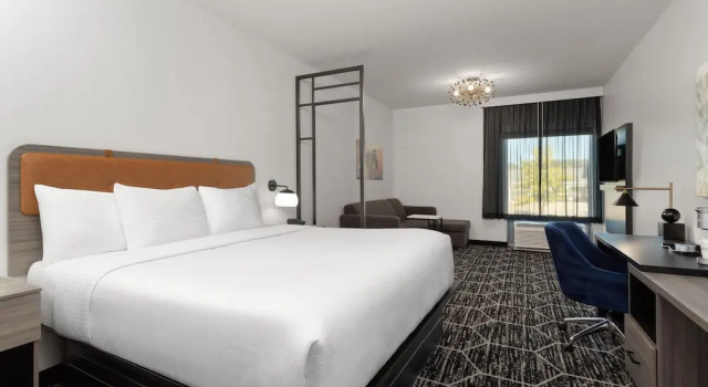 Люкс La Quinta Inn & Suites by Wyndham Olive Branch