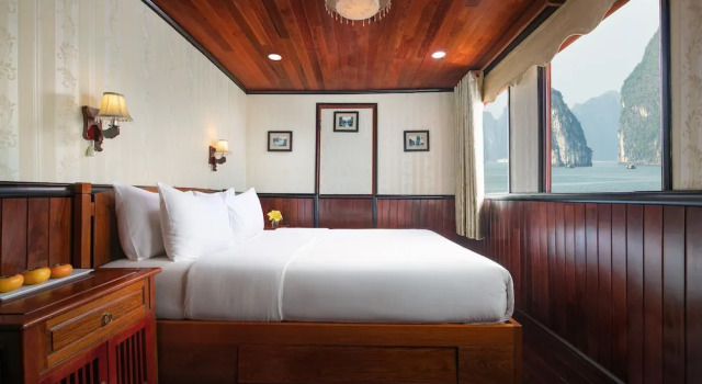 Номер Premium с балконом и с видом на залив Garden Bay Legend Cruise