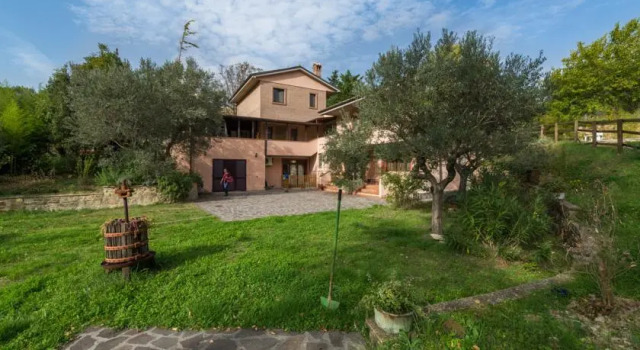 La Locanda dei Comacini, Rezervovat Hotel San Severino Marche 