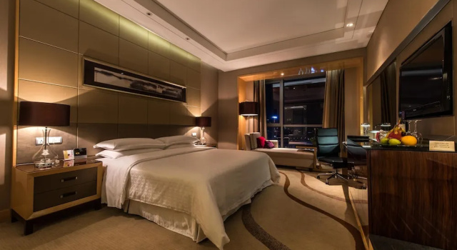 Standardowy dwuosobowy pokój z widokiem na góry Sheraton Zhenjiang Hotel