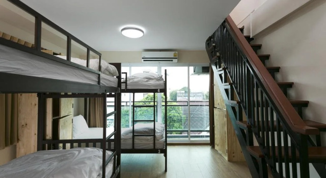 Small Space Cafe and Hostel