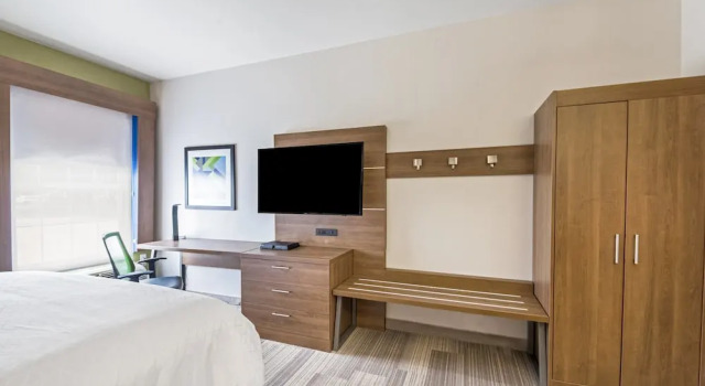 Номер Standard Holiday Inn Express Hotel & Suites Columbus by IHG