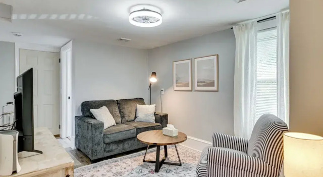 2 Mi to Uptown: Centrally Located Kingston Apt!