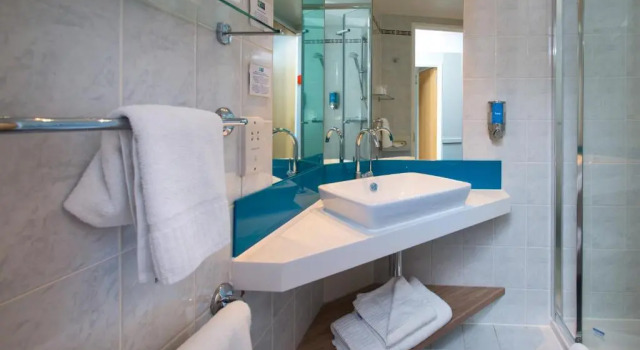 Номер Standard Holiday Inn Express Bath by IHG