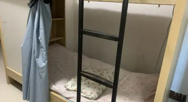 Кровать в общем номере (мужской номер) Haikuotiankong Youth Hostel
