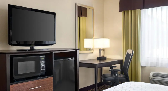 Двухместный номер Standard Holiday Inn Express Hotel & Suites Edmond by IHG