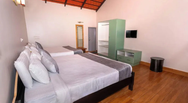 Четырёхместный семейный номер Standard с красивым видом из окна Chandramukuta Resort by Z Vacations