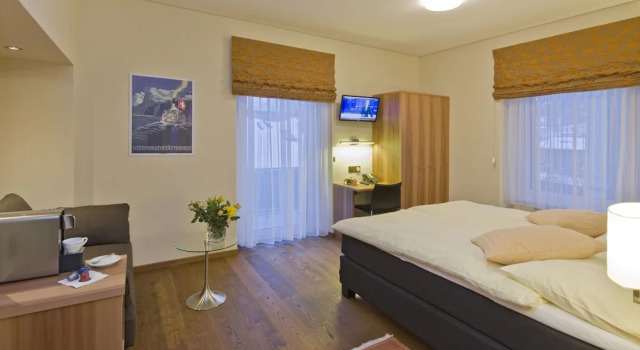 Трёхместный номер Standard Hotel Ambassador