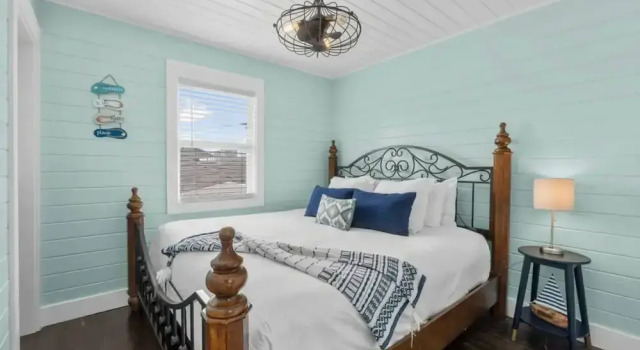 Newly Renovated 2 Bedroom Beach House Free Parking