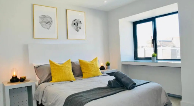 Stunning Sea View Apartment Near the Beach, Bournemouth & Poole
