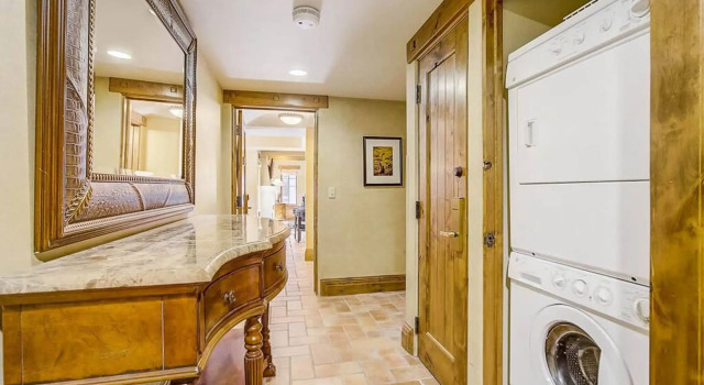 Private Residence 3 in Park City, Book Hotel Hoteller i Mound City med parkering, Parkering
