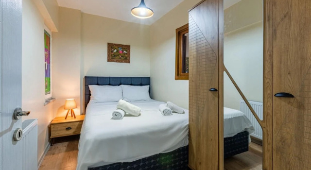 Colorful Flat With Backyard Close to Taksim Square, Boek Appartement Enek Istanbul