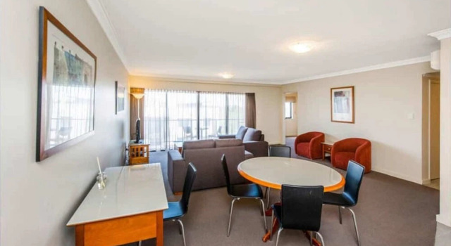 Conveniently Located 2 Bedroom Apartment In The CBD, Забронировать Апартаменты/квартира Отели Перта с парковкой, рядом с Военный мемориал Kings Park, Парковка