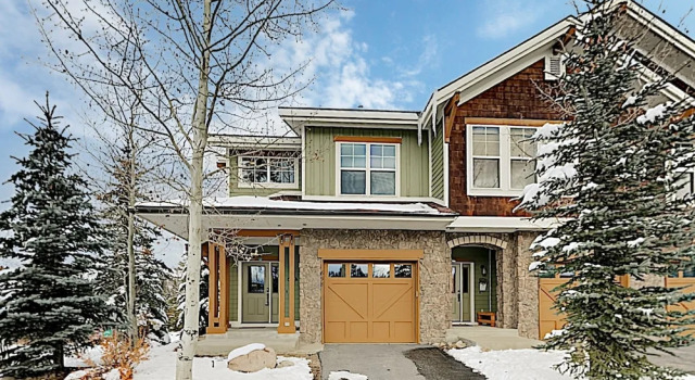 Classy W/ Private Hot Tub & Garage 3 Bedroom Condo