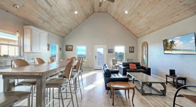 Коттедж Sleeps 46, 6 Homes Private Boat Dock, Waterfront Pool, Views Laguna Village