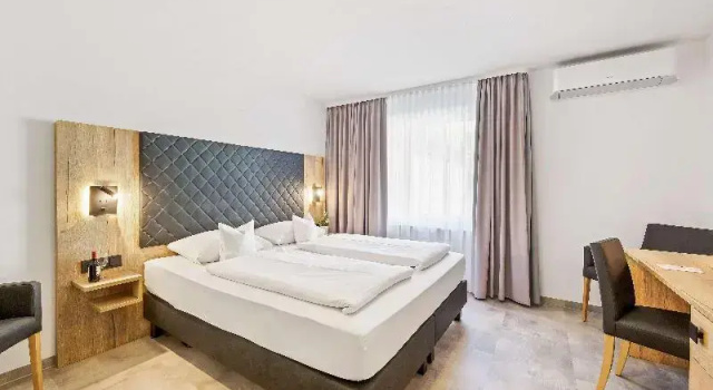 Двухместный номер Standard с балконом Best Western Hotel Favorit