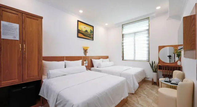 Четырёхместный номер Deluxe Ly Ly Luxury Hotel