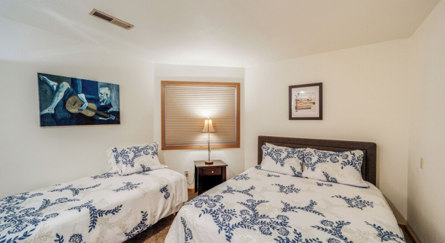 Modern Retreat w/ Hot Tub - Steps to Lake Chelan!, Boek Vakantiehuis Manson Lake Chelan