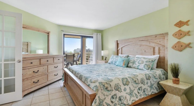 2515 Mare 2 Bedroom Condo