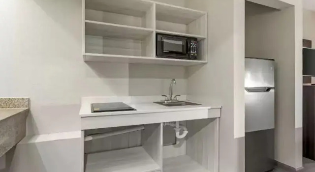 Четырёхместный люкс Suburban Studios Orangeburg