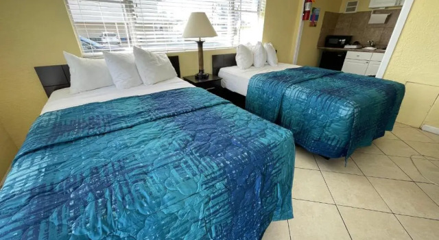Четырёхместный номер Standard Sandy Shores Resort