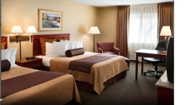 Четырёхместный номер Standard с видом на бассейн Endeavor Inn & Suites, Trademark Collection by Wyndham