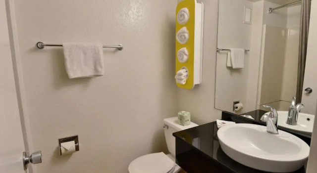 Четырёхместный номер Standard Motel 6-Danvers, MA - Boston North