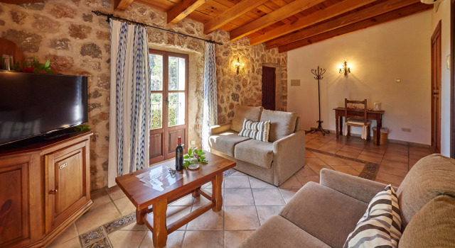 Finca Albellons, Book Guesthouse  