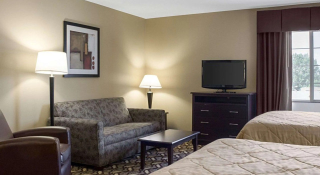 Четырёхместный люкс MainStay Suites Bismarck