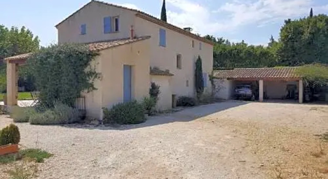 Chambre au calme, Rezervasyon Otel Carros otoparklı oteller, Otopark