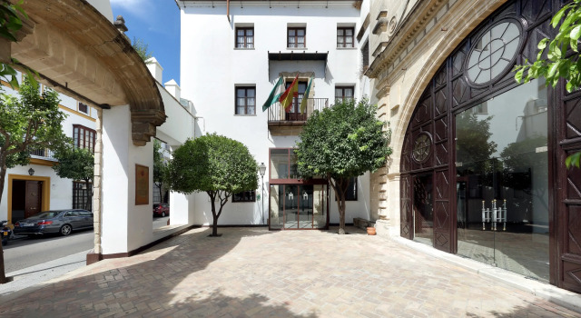 Crisol Monasterio de San Miguel, Забронировать Отель Бизнес-отели Пуэрто Де Санта Мария, рядом с Винодельня Bodegas 501, 4* 5*