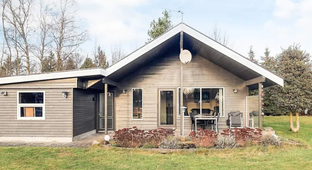 Коттедж 7 person holiday home in Hals