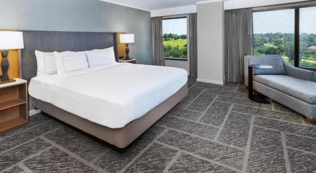 Двухместный номер Standard DoubleTree by Hilton Tulsa - Warren Place