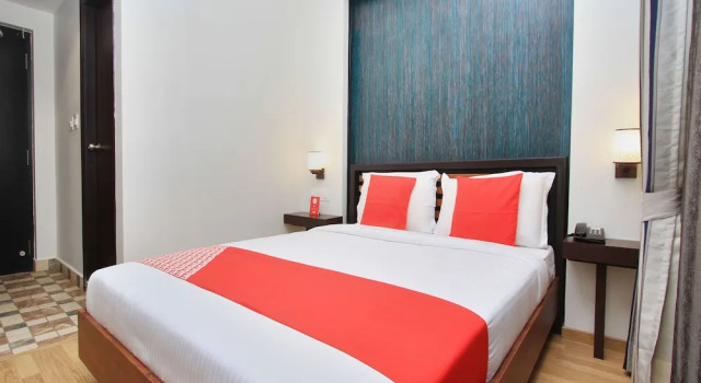 OYO 13090 Astor Hotel, Забронировать Отель Отели Корамангала с парковкой, Парковка
