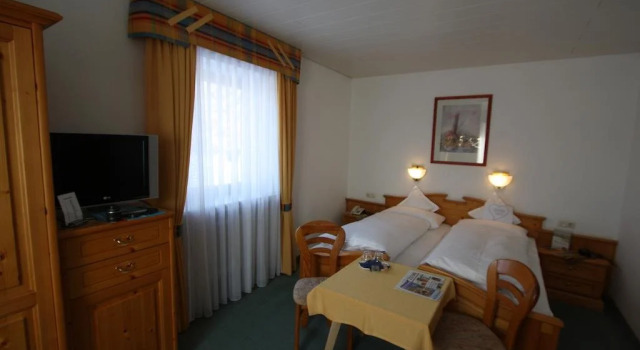 Kneipp-Kur u. Wellnesshotel Das Marienbad, Rezerwuj Hotel Hotele w Apfeltrang z basenem, Basen