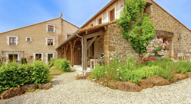 Cozy Cottage in Roussines, Dordogne, Book Feriehus Sommerhuse i Charente, Hytte