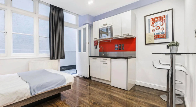 Club Living - Hyde Park Apartments
