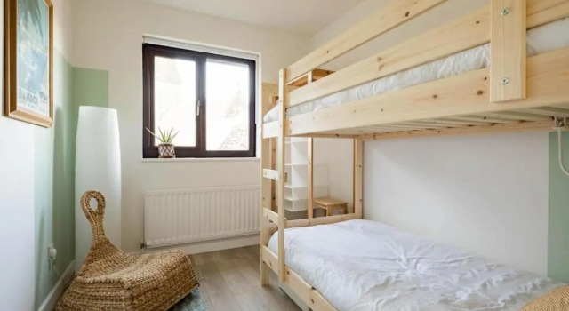 Stylish apartment with balcony, minutes from beach, Book Apartment Redcar Teesside