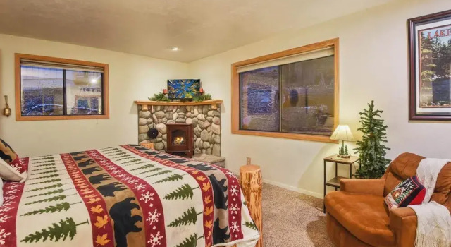 Tahoe Pines Cabin, Забронировать Дом для отпуска Коттеджи Хоумвуд, Коттедж