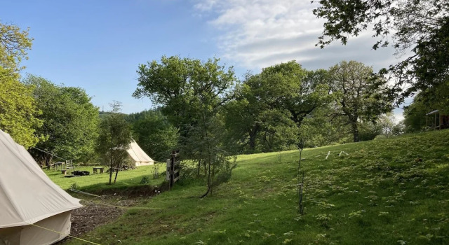 Номер Standard Wood Cabin & 4 Large Bell Tents - Hapus Hideaway