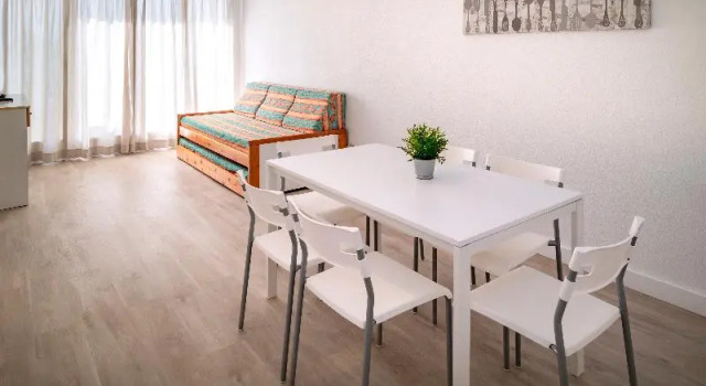 Четырёхместные апартаменты c 1 комнатой с балконом Apartments Sorrabona