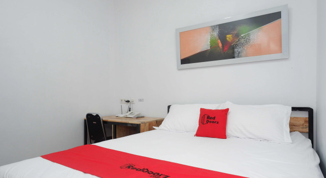 RedDoorz Plus near Patung Kuda Undip, Réserver Hôtel Semarang Central Java